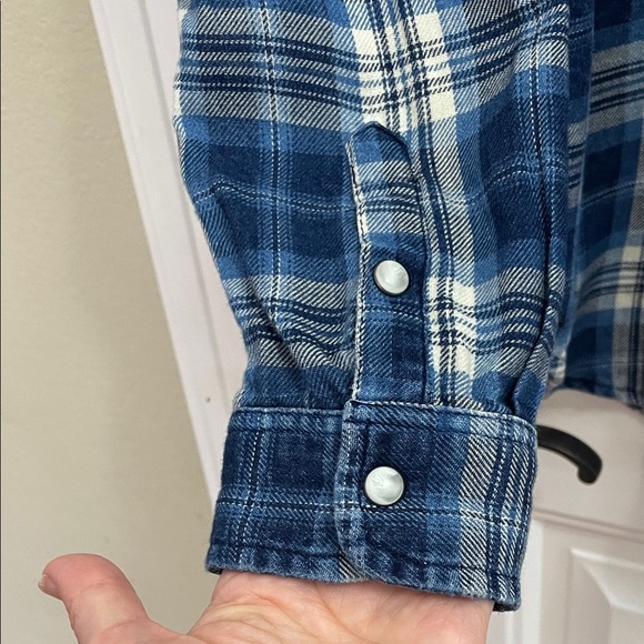 American Eagle  Navy Plaid Shirt Pearlized Snap buttons Coastal Cowgirl - Picture 8 of 8